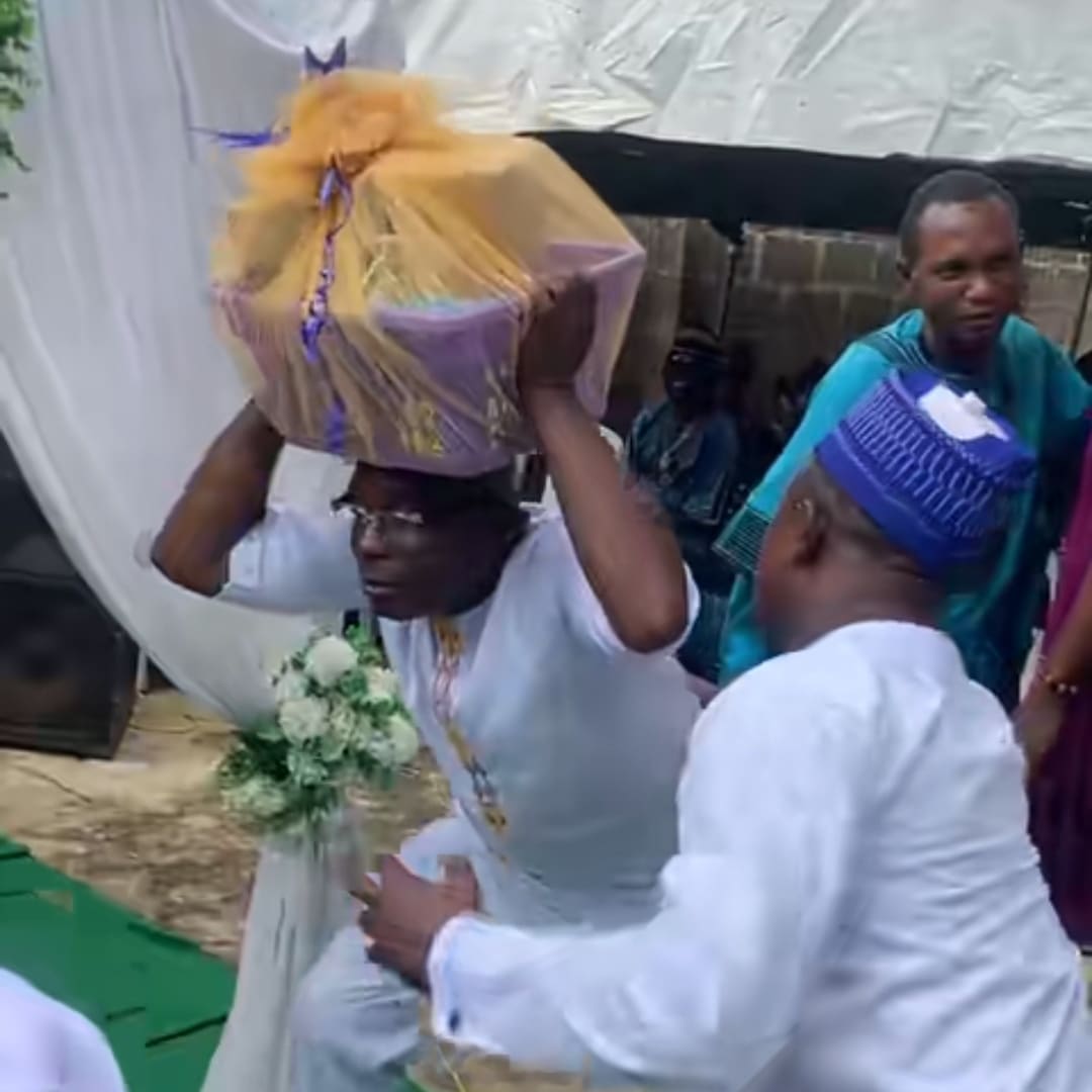 Groomsman goes viral with dramatic gift presentation at friend's introduction ceremony