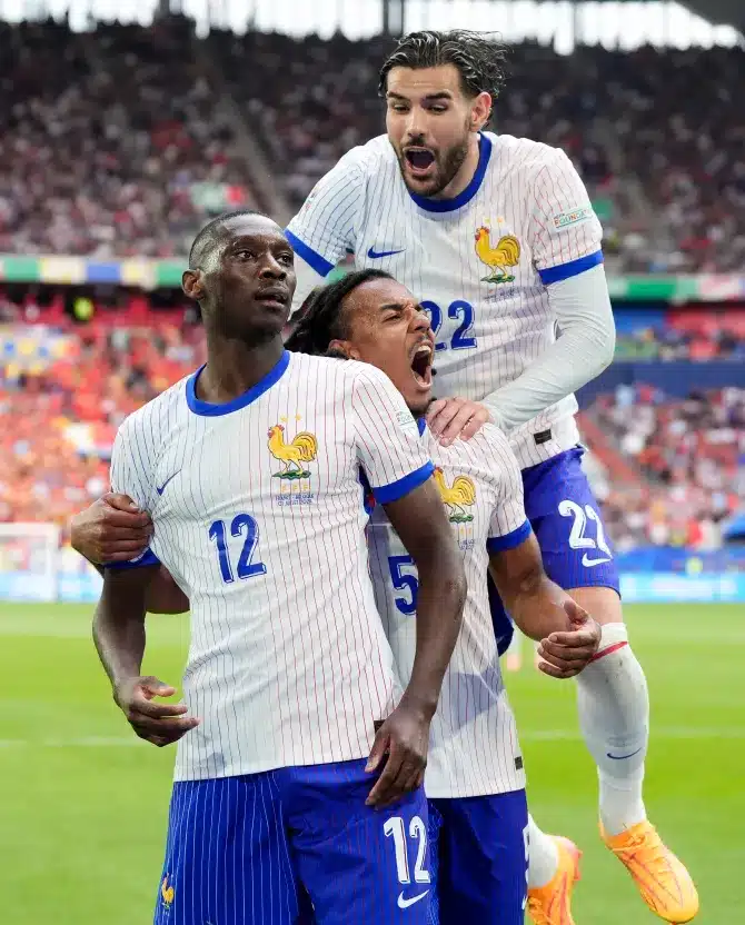 Substitute Kolo Muani sends France to quarter-final with late winner against Belgium