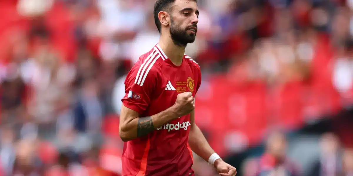 Bruno Fernandes joins Man United top earners as he signs new lucrative contract