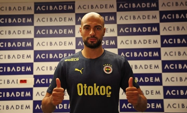 Mourinho's Fenerbahce secure Amrabat on loan from Fiorentina