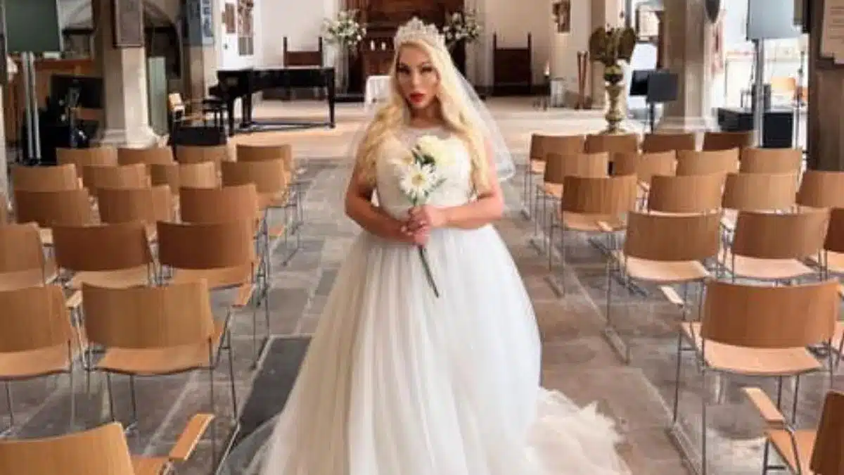 Woman seeks divorce from herself after one year of self-marriage