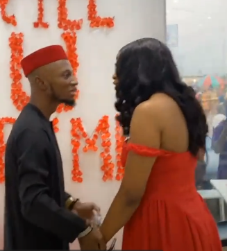 Lady storms out after boyfriend proposed to her at a restaurant