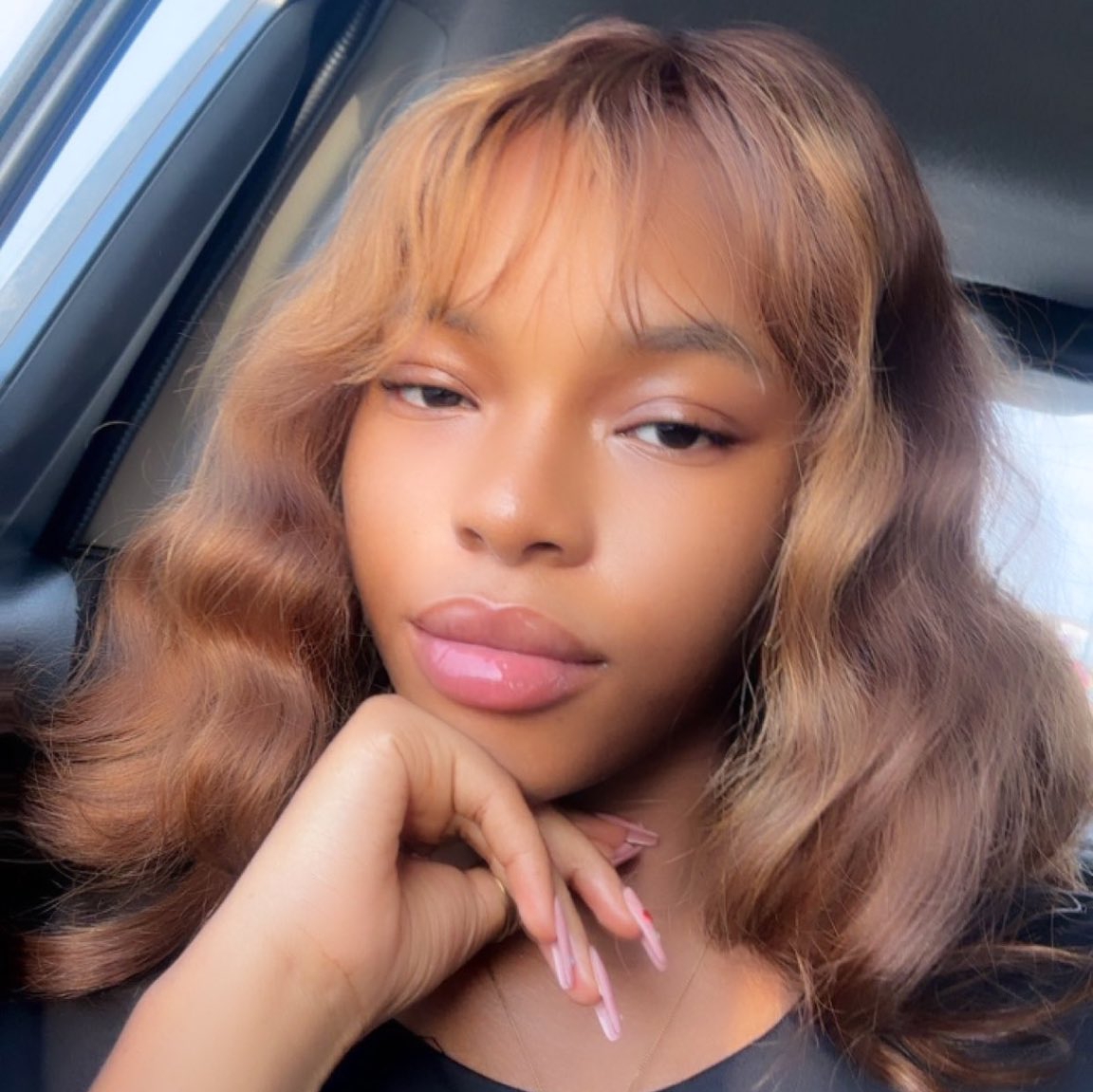 Lady rants as rain leaks into her service apartment in Lekki Phase 1