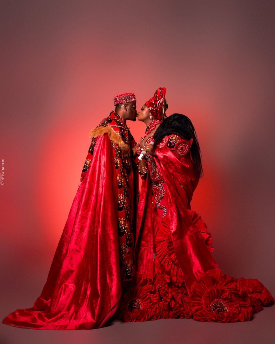 “Proper Achalugo and Odogwu paranran” 1 Proper Achalugo and Odogwu paranran” - Eniola Ajao brags hours after her dramatic movie premiere