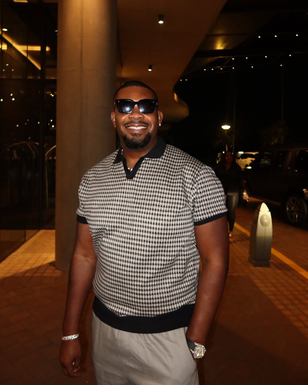 Heartwarming moment Don Jazzy gifts $3000, $5000 to young men