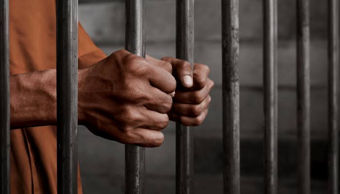 Man caught trying to sell phone at shop where it was declared stolen