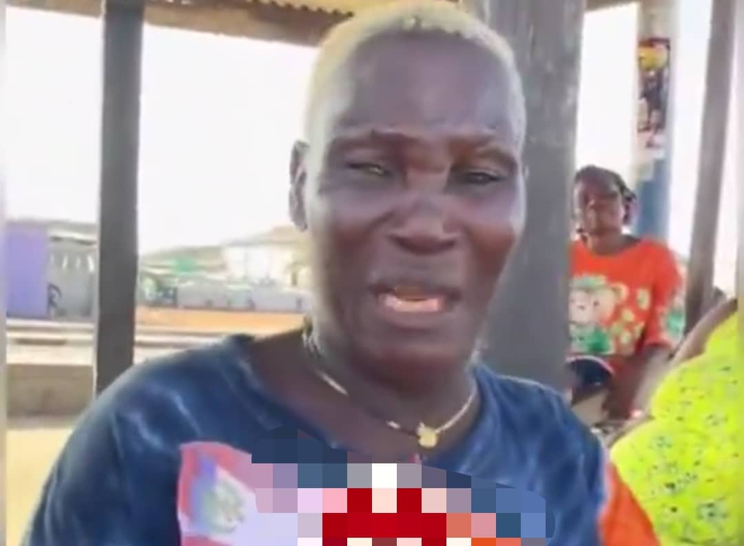 Fish seller weeps after being paid fake notes by man who bought all her smoked fish