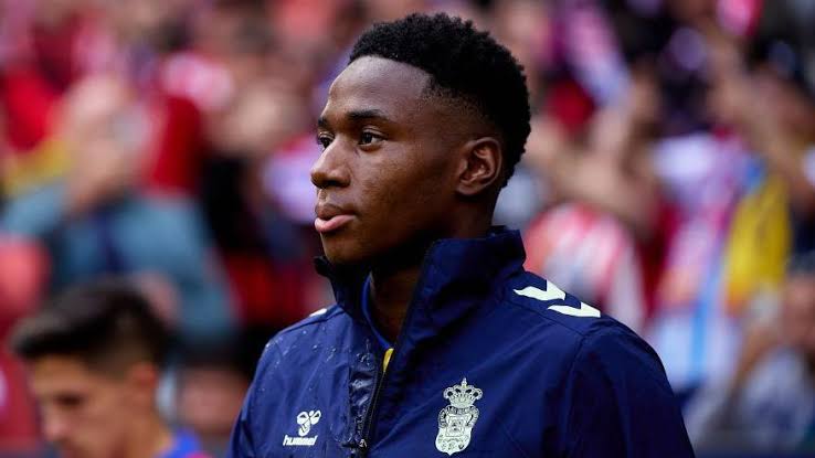 Official: Chelsea sign record-breaking midfielder Dário Essugo from Sporting CP