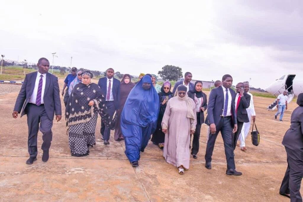 Bereaved Aisha Buhari leaves Daura, relocates to Kaduna with her family