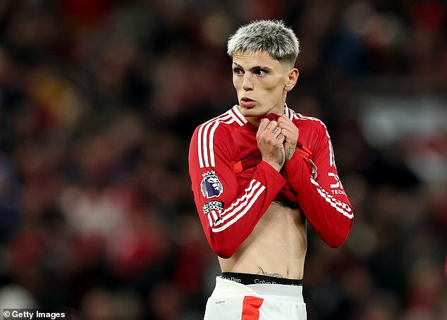 Chelsea step up talks for Garnacho as player issues United exit demand