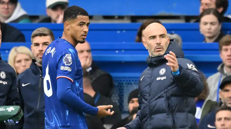 Chelsea boss targets defensive signing