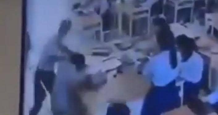 Student assaults teacher for giving him 18 out of 20 on test