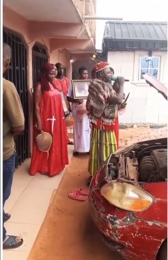 Man calls native doctor to warn community after his car’s brain box was stolen