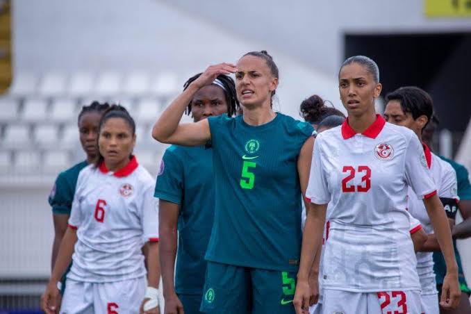 Plumptre: I show them my dad’s picture when teammates question my Nigerian roots