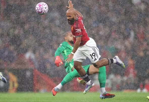 Chelsea revisit interest in Maignan after Sanchez red card raises doubts