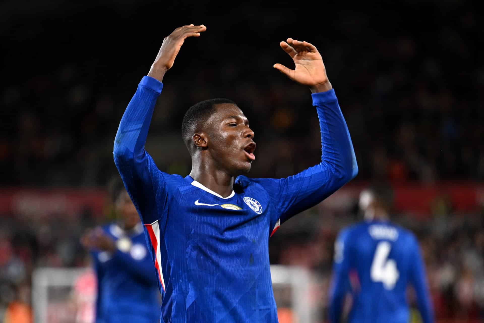 Carragher picks Rice over Caicedo as EPL best midfielder