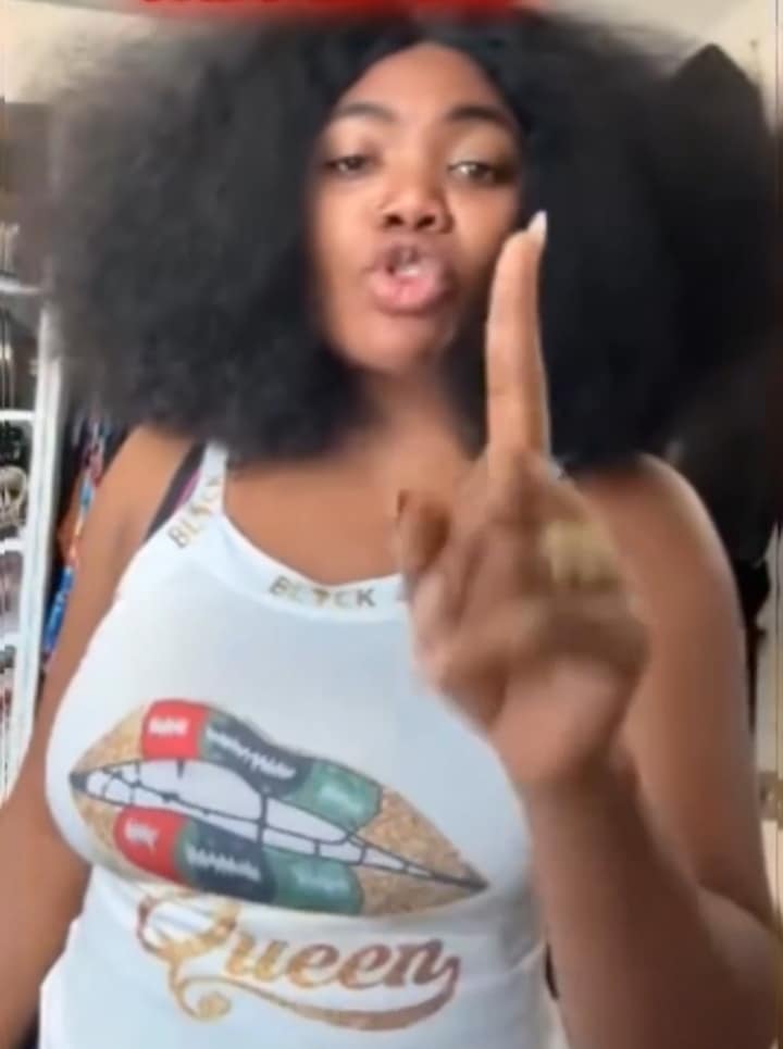 Lizzy accuses VeryDarkMan of hypocrisy, claims he now sells fake iPhones