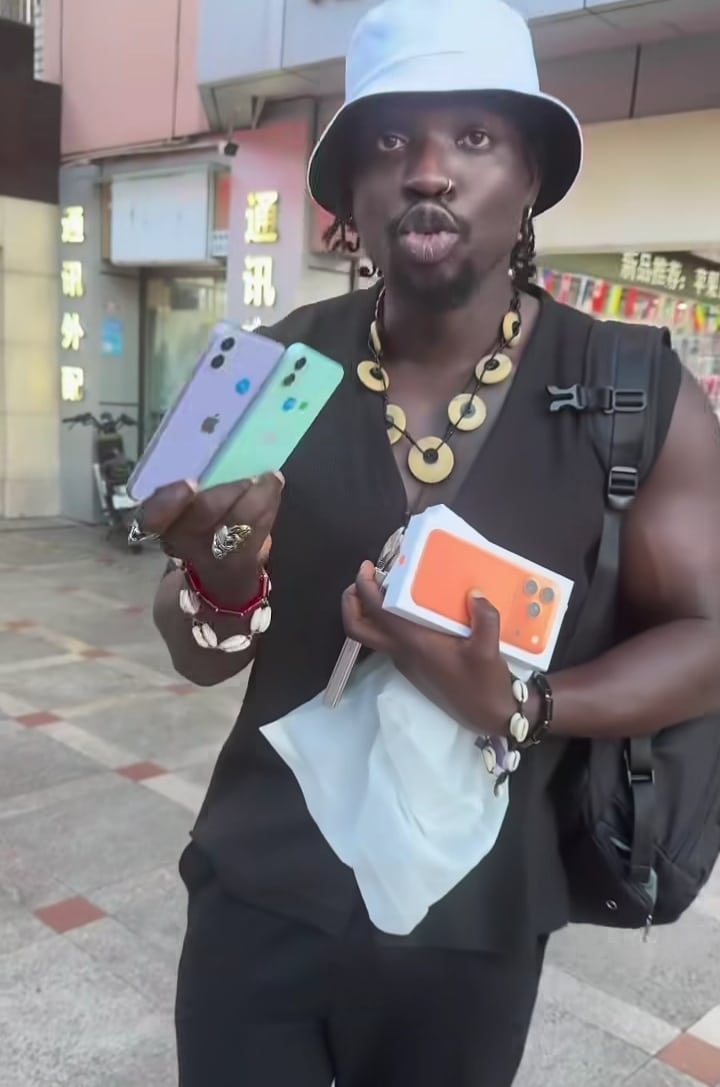 Lizzy accuses VeryDarkMan of hypocrisy, claims he now sells fake iPhones