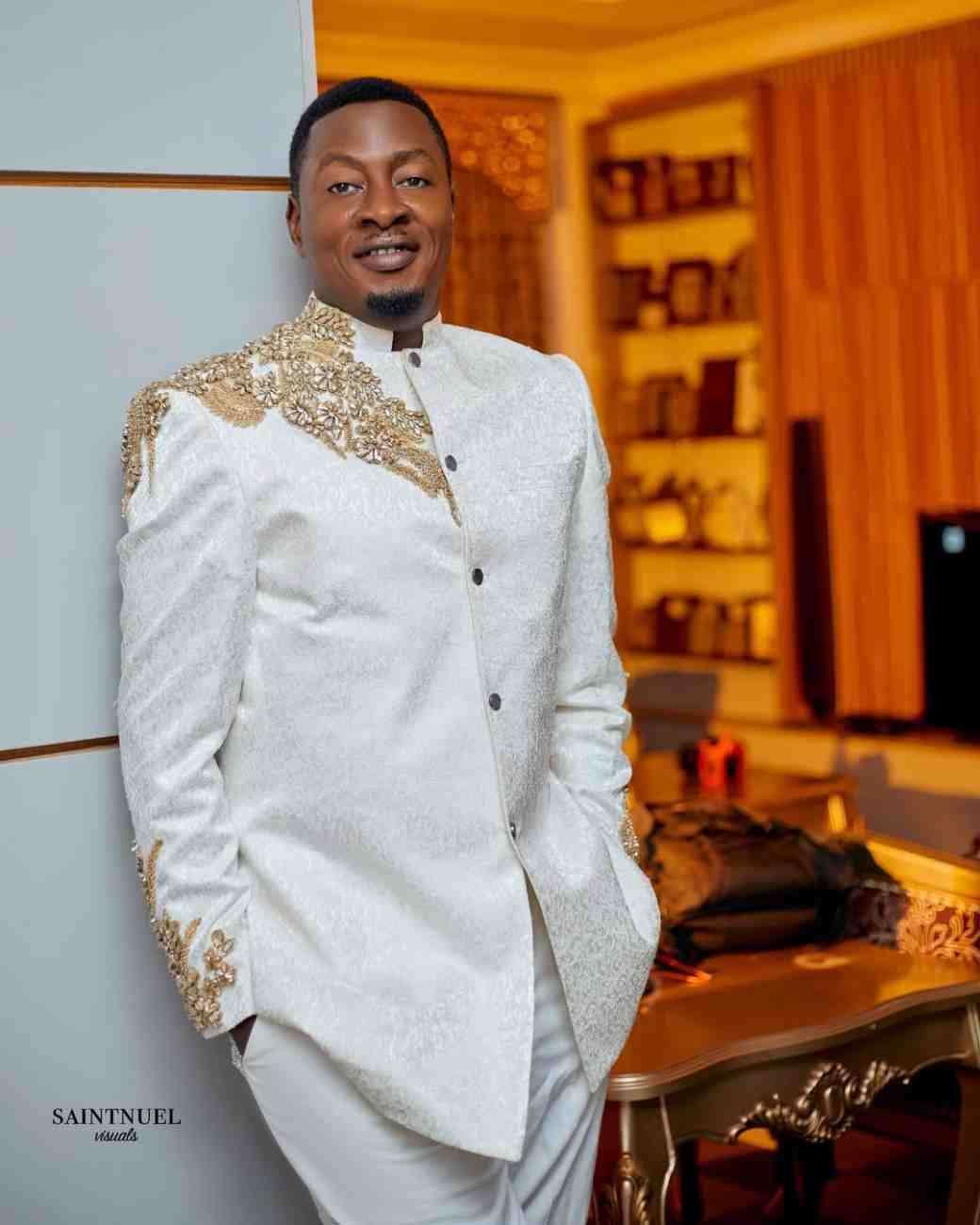 taye-currency-biography