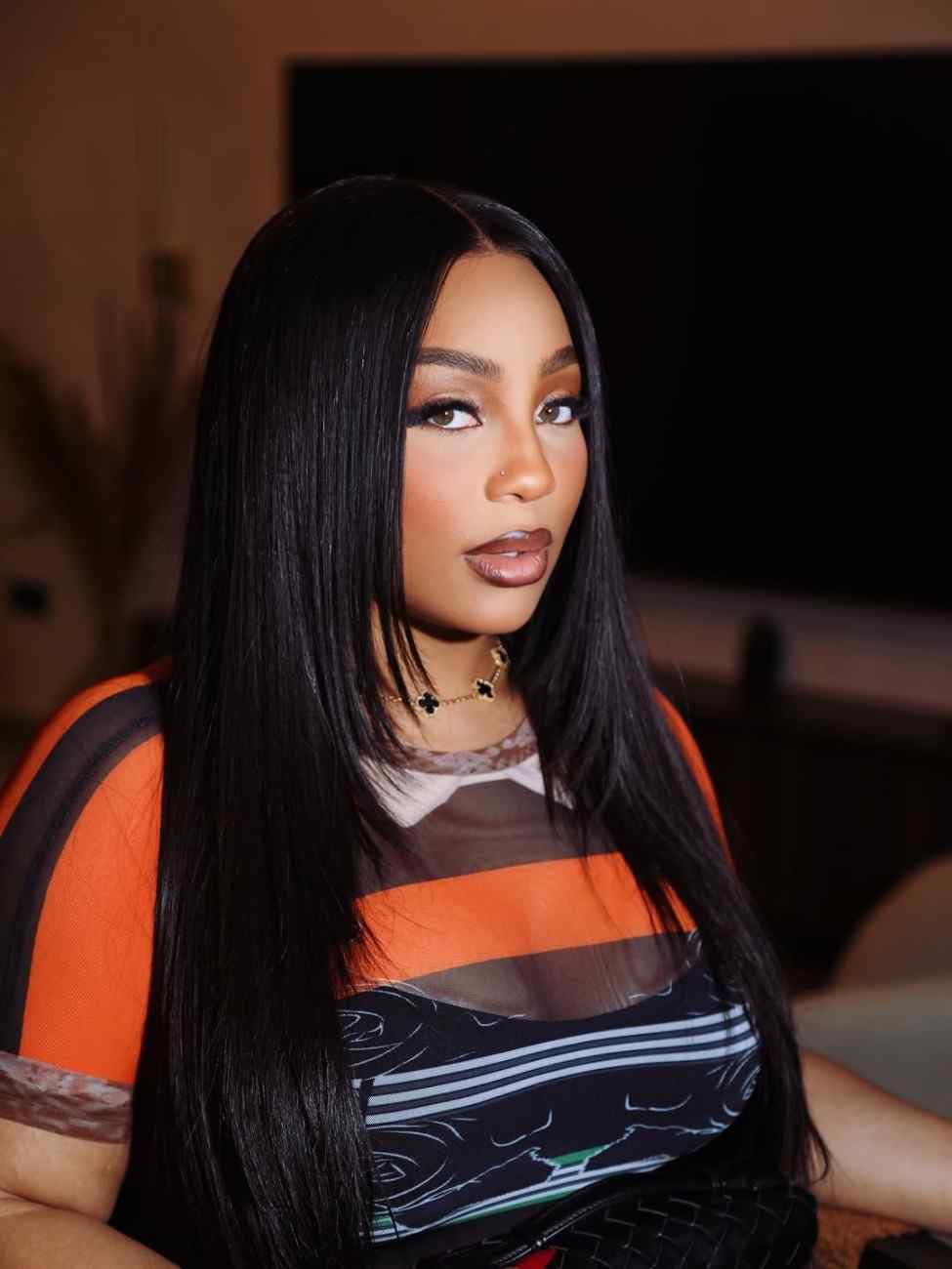 Nikoliving-Biography