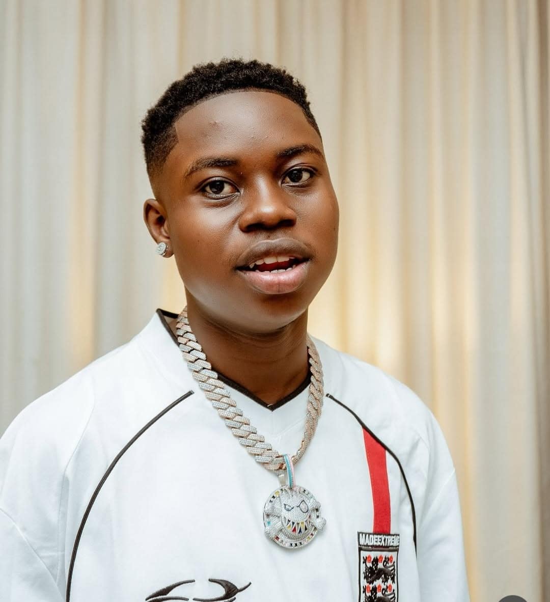 UK police storm Peller's residence after noise complaint