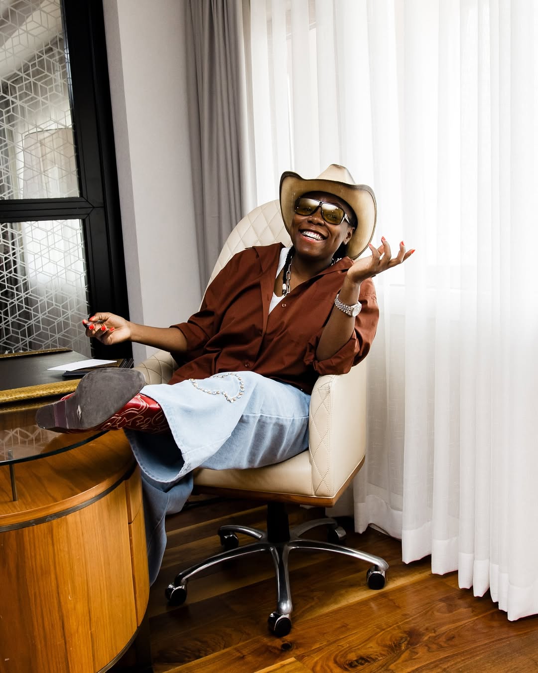 “You no get family members?” — Teni chides back at fan begging her for money ahead of convocation