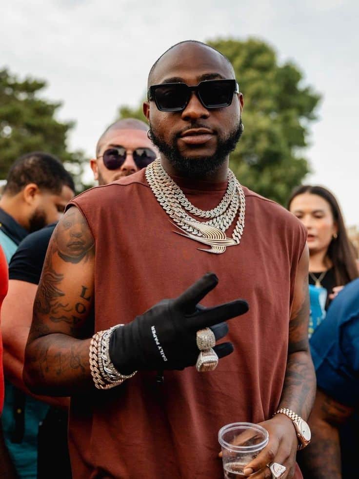 Portable shades Davido, says Burna Boy gave him N20m without stress