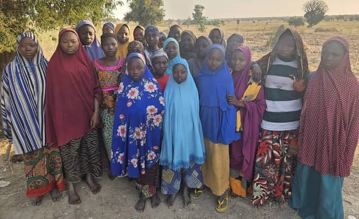 Video of kidnapped Kebbi schoolgirls and bandits before their release trends