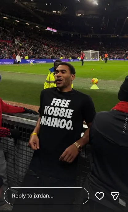 “Free Kobbie Mainoo” shirt steals spotlight at Old Trafford