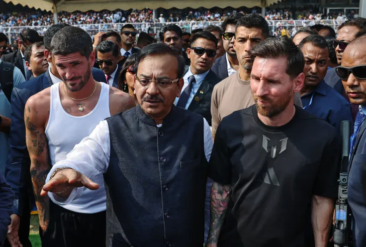 Messi india 'GOAT' tour turns ugly as fans riot after brief appearance