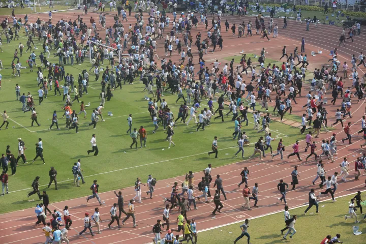 Messi india 'GOAT' tour turns ugly as fans riot after brief appearance