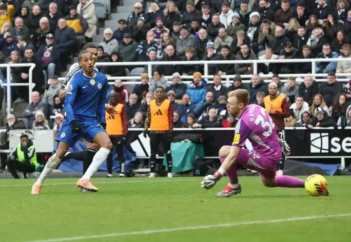 EPL: Pedro strikes late as Chelsea salvage 2-2 draw at Newcastle