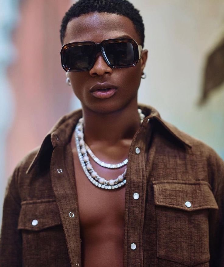 Carter Efe calls out Wizkid, accuses singer of ingratitude amid praise for Davido