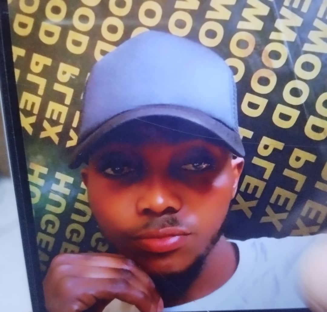 Lady calls out man over alleged phone theft during date