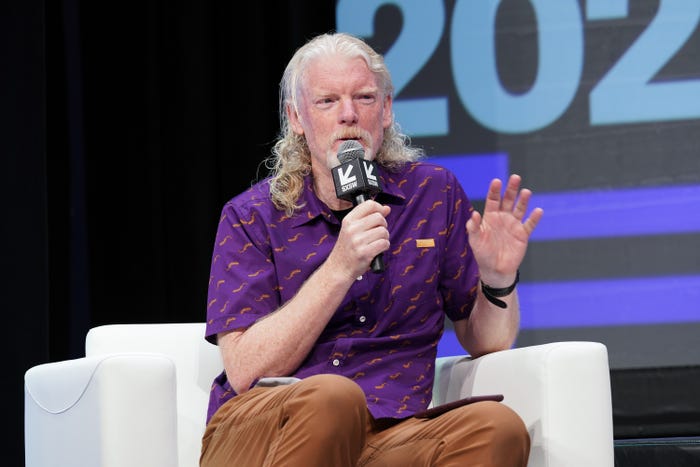 Davido asks Twitch CEO to raise Carter Efe's deal to million dollars