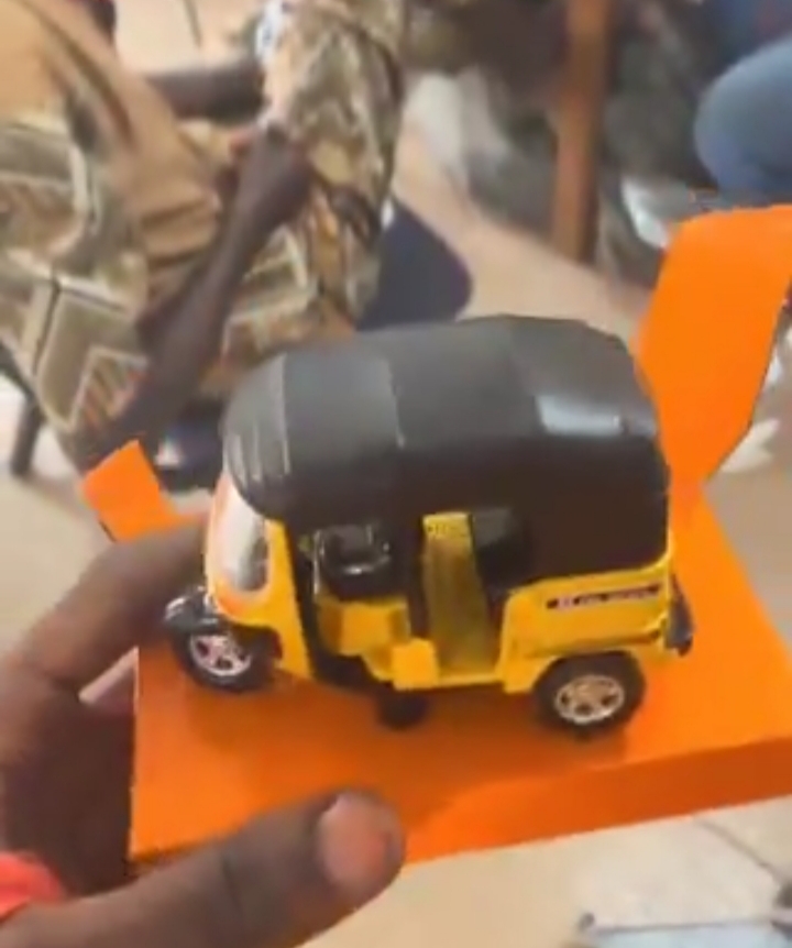 Man surprised as he finally receives N35K Keke he ordered online