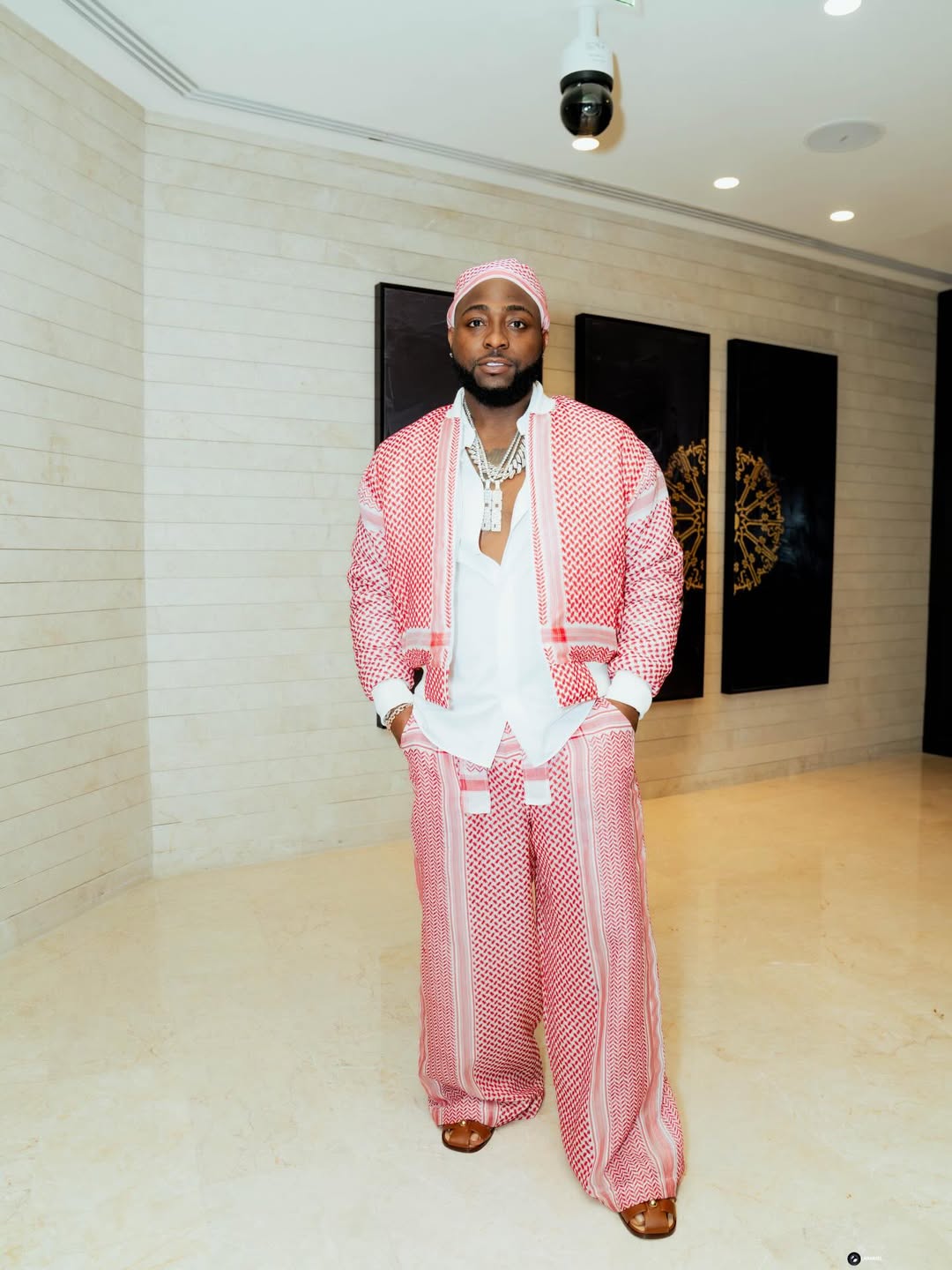 Carter Efe goes gaga as Davido fulfills pledge of N20M