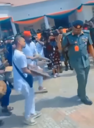 Newly promoted Nigerian Major General shows off his Ogene dance moves