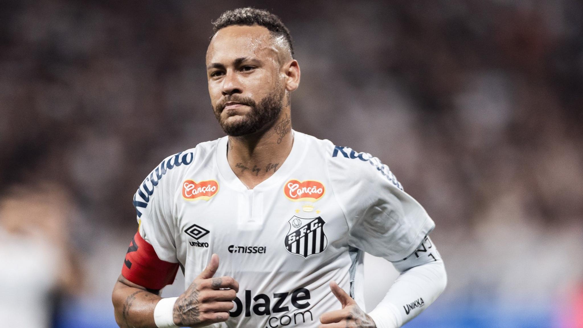 Neymar helps Santos avoid relegation amid knee problem