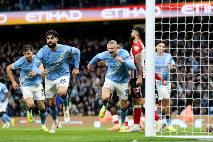 Man City close Premier League gap to two points after routine win over Sunderland