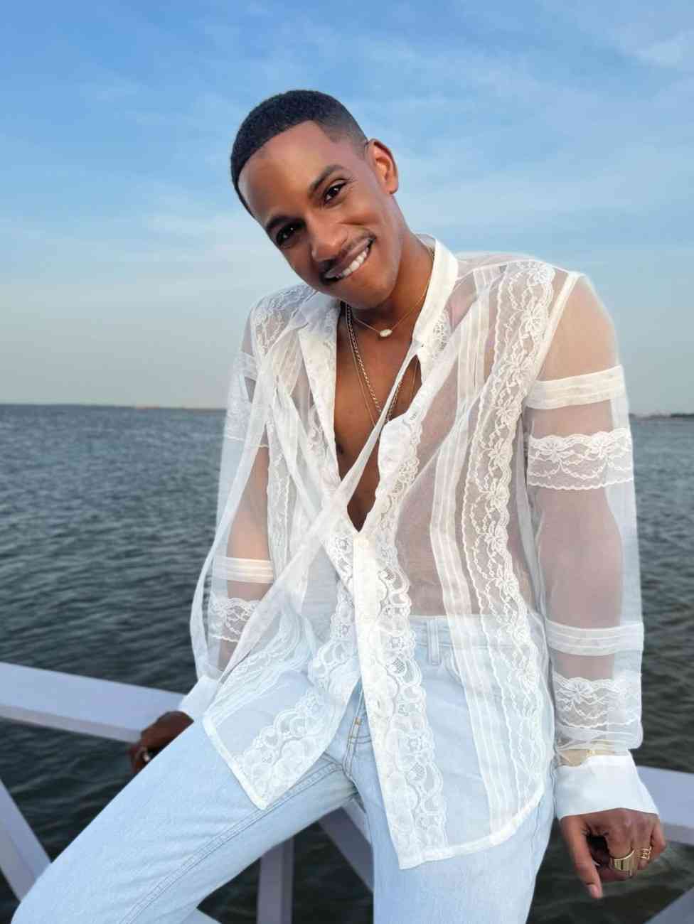 Denola-Grey-Biography