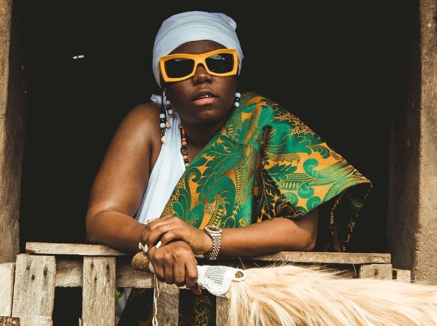 “If a hungry woman use her womb to swear for you..." – Teni warns
