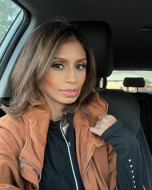 webcam-model-kriss0leoo-biography