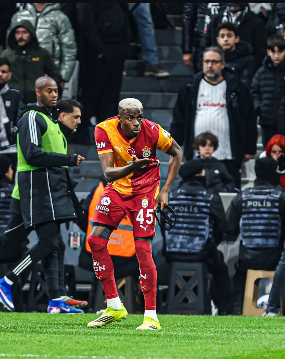 Osimhen scores as Galatasaray brush aside Başakşehir to extend title lead