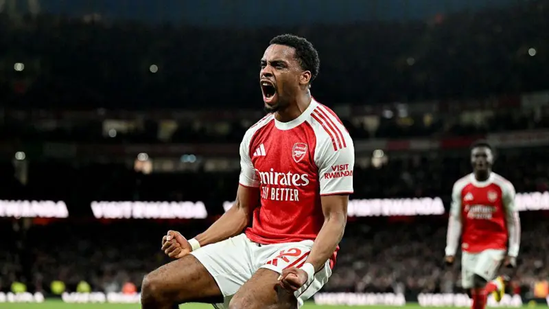 EPL: Arsenal restore five-point title advantage with win against 10-man Chelsea