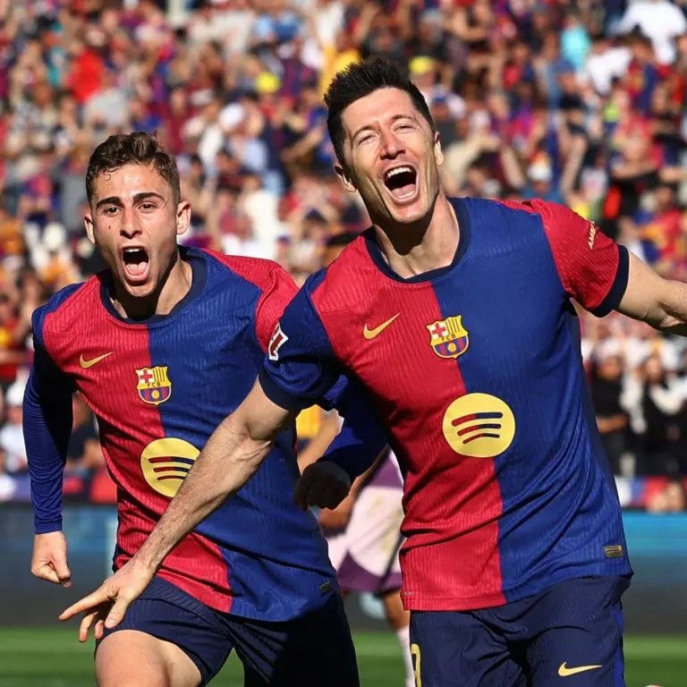 Barcelona offer Lewandowski reduced new contract