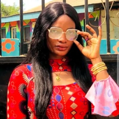 Lady shares experience with sales rep who undercharged her