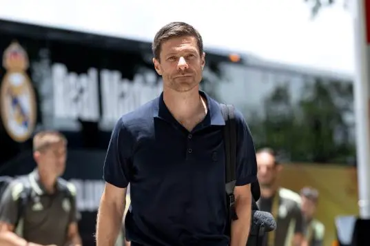 Alonso ready for Liverpool job if Slot is axed - report