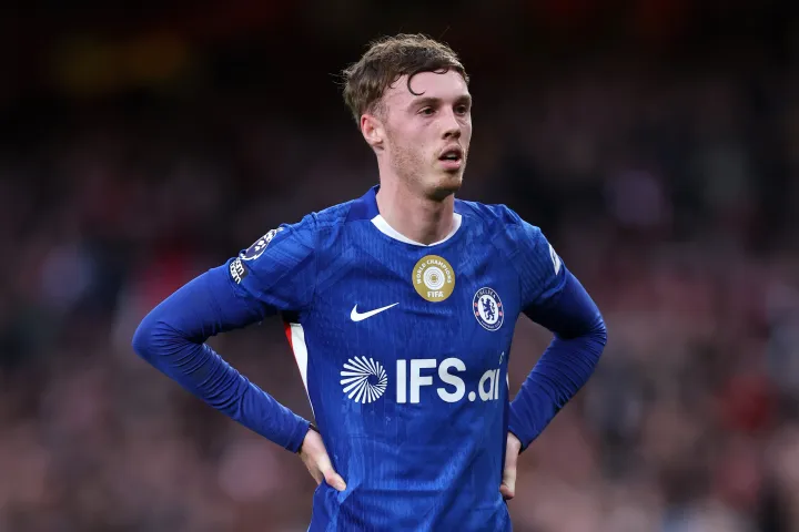 Palmer unsettled at Chelsea as Man United links intensify