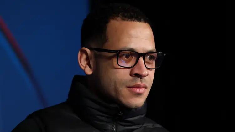 Rosenior denies there's crisis at Chelsea despite off pitch issues
